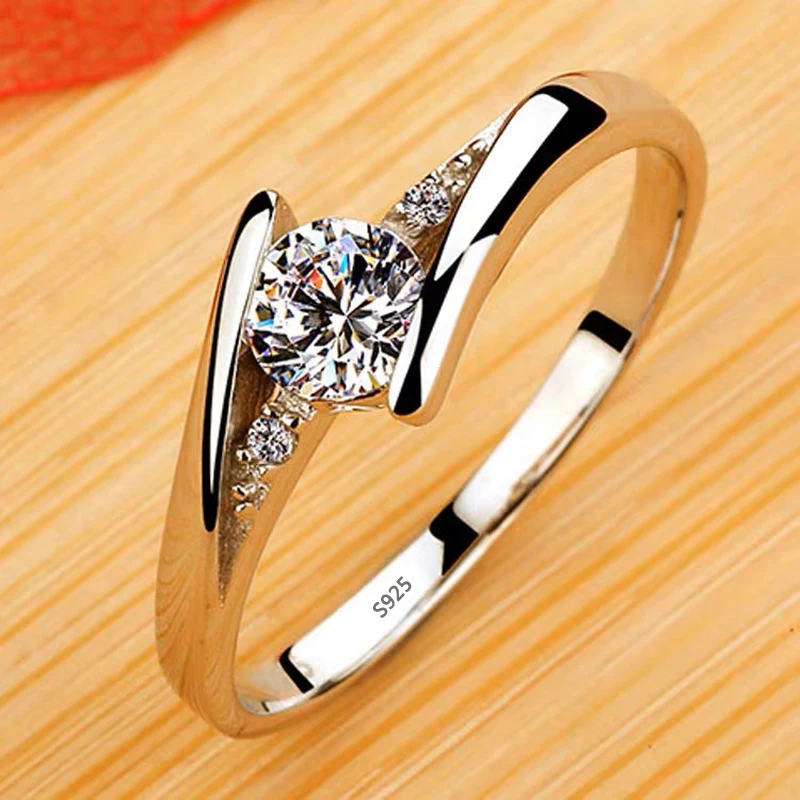 Never Fade Luxury Classic 18K White Gold Color Ring Solitaire 2 Carat Zirconia Diamant Wedding Band Women Jewelry Accessories